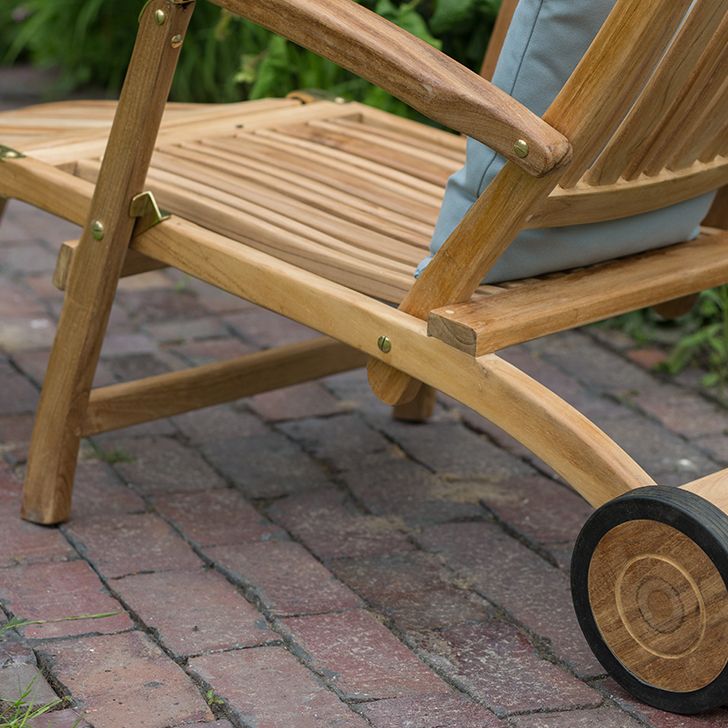 Flores deck chair with wheels 
